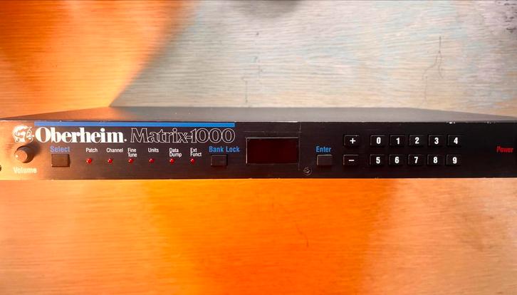 Oberheim Matrix 1000 met upgrade en controller, Muziek en Instrumenten, Synthesizers, Zo goed als nieuw, Novation, Ophalen