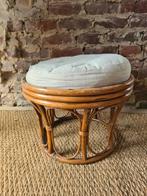 rotan krukje/pouf met kussen, Huis en Inrichting, Ophalen, Zo goed als nieuw