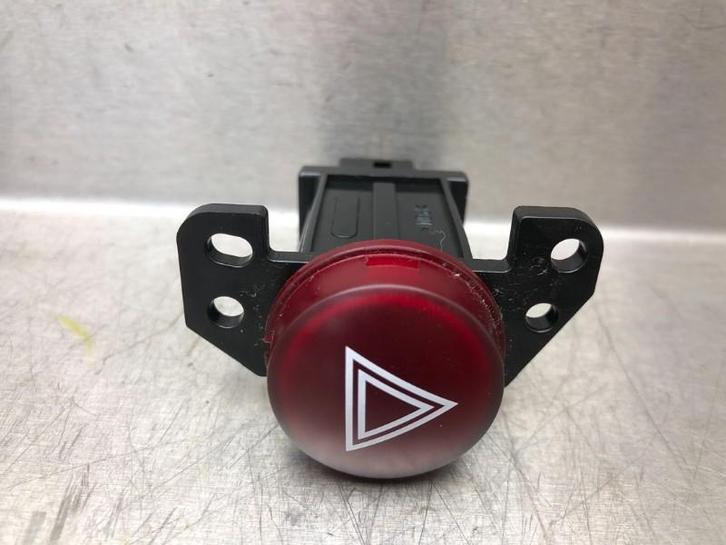 COMMUTATEUR DE FEUX DE DETRESSE Mitsubishi Colt (Z2 / Z3), Autos : Pièces & Accessoires, Tableau de bord & Interrupteurs, Mitsubishi