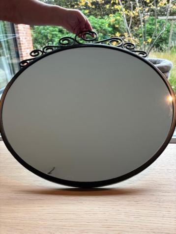 Mooie spiegel beschikbaar voor biedingen