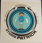 Sticker STUDIO PATRICK Etterbeek 70s, Verzamelen, Stickers, Verzenden, Zo goed als nieuw, Winkel of Supermarkt