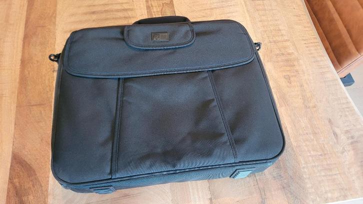 Case Logic VNCI 17 inch, Computers en Software, Laptoptassen, Zo goed als nieuw, Aktetas, 17 inch of meer, Ophalen of Verzenden