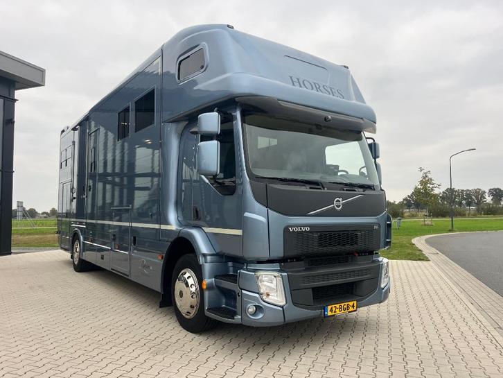 Volvo ROELOFSEN Paardenvrachtwagen living paardencamionette, Dieren en Toebehoren, Paarden en Pony's | Trailers en Aanhangwagens