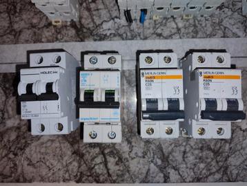 Zekering 2 polig of 4 polige uit te kiezen  beschikbaar voor biedingen