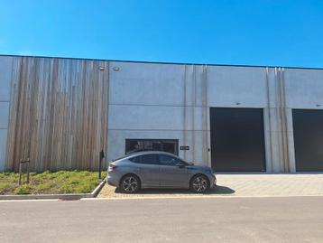 TE HUUR: KMO-unit Ter Biest 92/004 - 200m2 mag. + 30m2 kant., Enlèvement