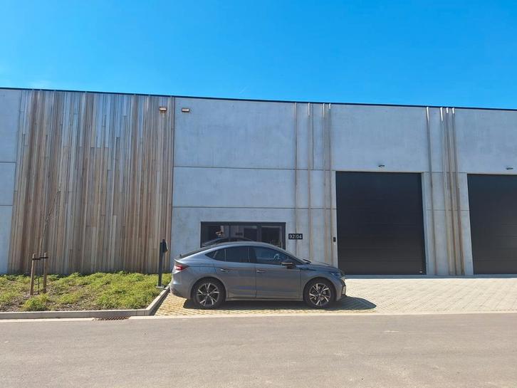 TE HUUR: KMO-unit Ter Biest 92/004 - 200m2 mag. + 30m2 kant., Zakelijke goederen, Kantoor en Winkelinrichting | Magazijn, Stelling en Opslag