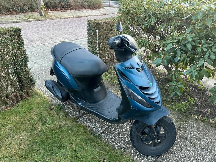 Piaggio zip a klasse 4 takt voor opmaak, Vélos & Vélomoteurs, Scooters | Piaggio, Comme neuf, Zip, Enlèvement