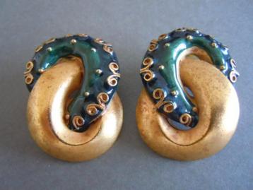 Vintage DON-LIN goudkleurige en groen emaille oorbellen beschikbaar voor biedingen