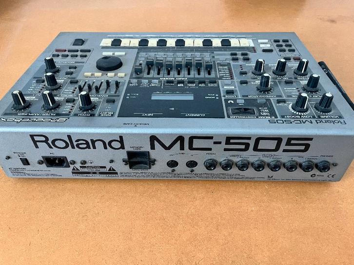 GrooveBox Séquenceur ROLAND MC-505, Musique & Instruments, Synthétiseurs, Utilisé, Autres nombres, Roland, Enlèvement