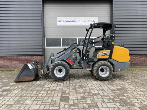 Giant G2700 X-TRA kniklader / minishovel BJ 2021, Articles professionnels, Machines & Construction | Grues & Excavatrices, Chargeuse sur pneus ou Chouleur