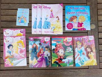 livres de coloriage Disney Princesses, Enlèvement ou Envoi, Cendrillon ou Belle, Neuf, Papier, Carte ou Papeterie