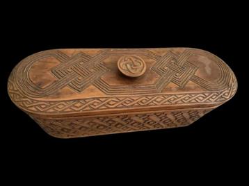 Boîte Kuba du Congo en bois de 25 cm x 9 x 9, Enlèvement