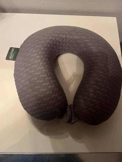 Oreiller cervical Wellpur confort en voiture/train/avion/bus, Huis en Inrichting, Woonaccessoires | Kussens, Zo goed als nieuw