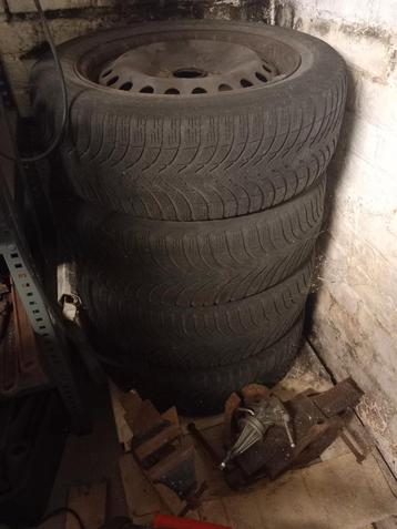 Ford 16 inch velg beschikbaar voor biedingen