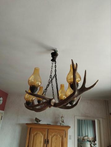 Lustre en véritable cornes de cerf beschikbaar voor biedingen