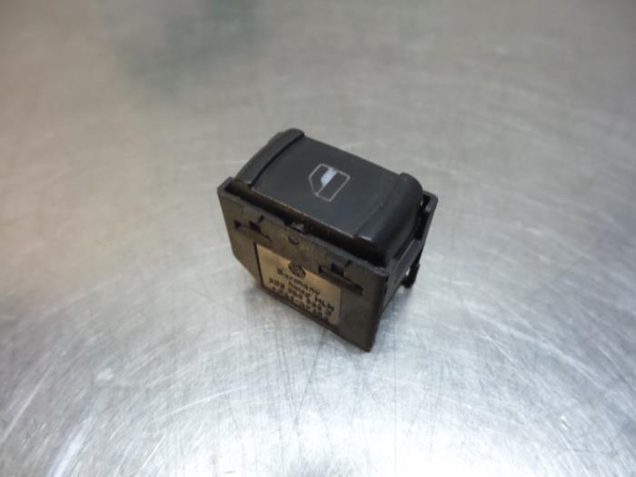 Commutateur vitre électrique d'un Volkswagen Golf (Golf 97-, Autos : Pièces & Accessoires, Tableau de bord & Interrupteurs, Volkswagen