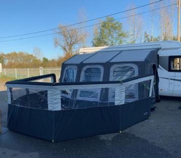 Voortent + windscherm + carpet beschikbaar voor biedingen