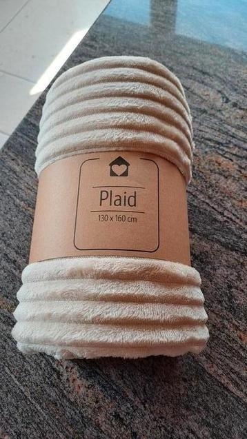 Knuffeldeken met strepenpatroon beschikbaar voor biedingen