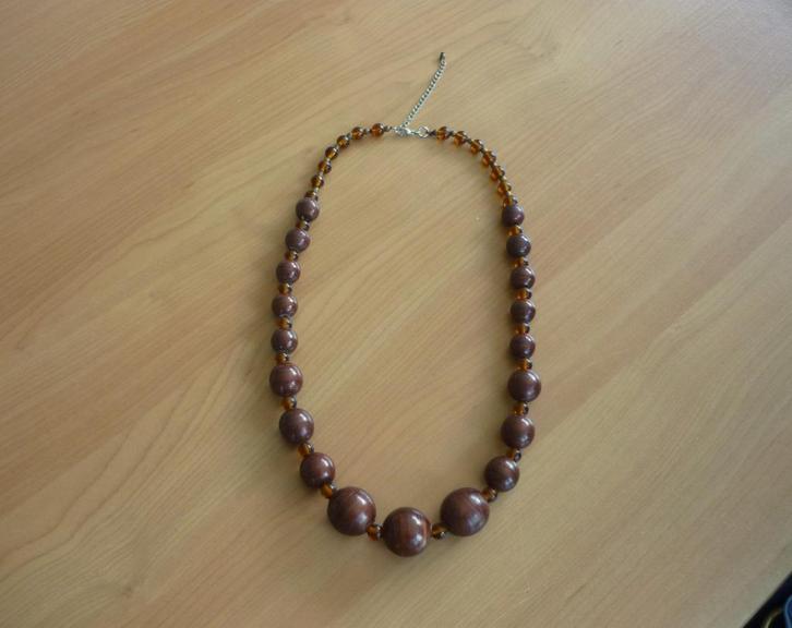 Lange ketting met houten en amberkleurige barnsteen bollen, Handtassen en Accessoires, Kettingen, Ophalen of Verzenden