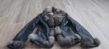 Leren jas met vossenbont beschikbaar voor biedingen