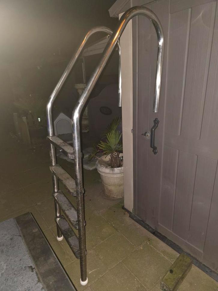 Zwembadtrap RVS - Duurzaam en Veilig, Jardin & Terrasse, Accessoires de piscine, Comme neuf, Échelle, Enlèvement