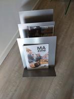 Porte-revues en métal, Enlèvement