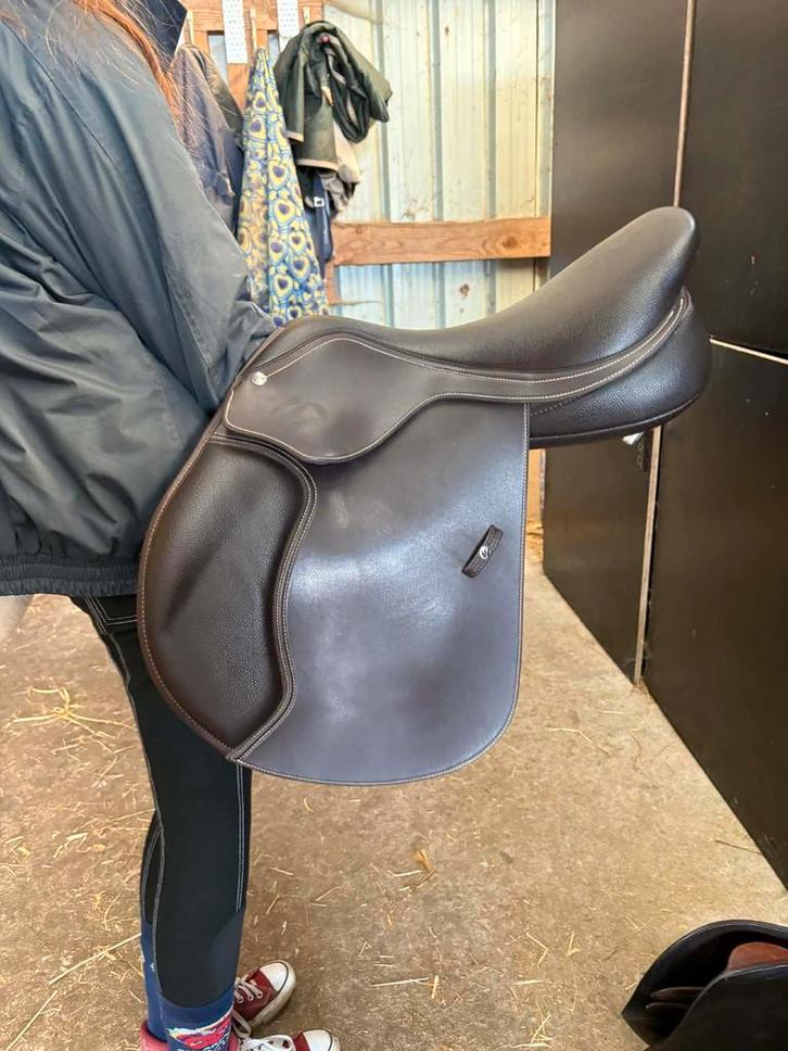 Bruin Wintec zadel 17,5 inch., Dieren en Toebehoren, Paarden en Pony's | Zadels, Zo goed als nieuw, Springen, Ophalen