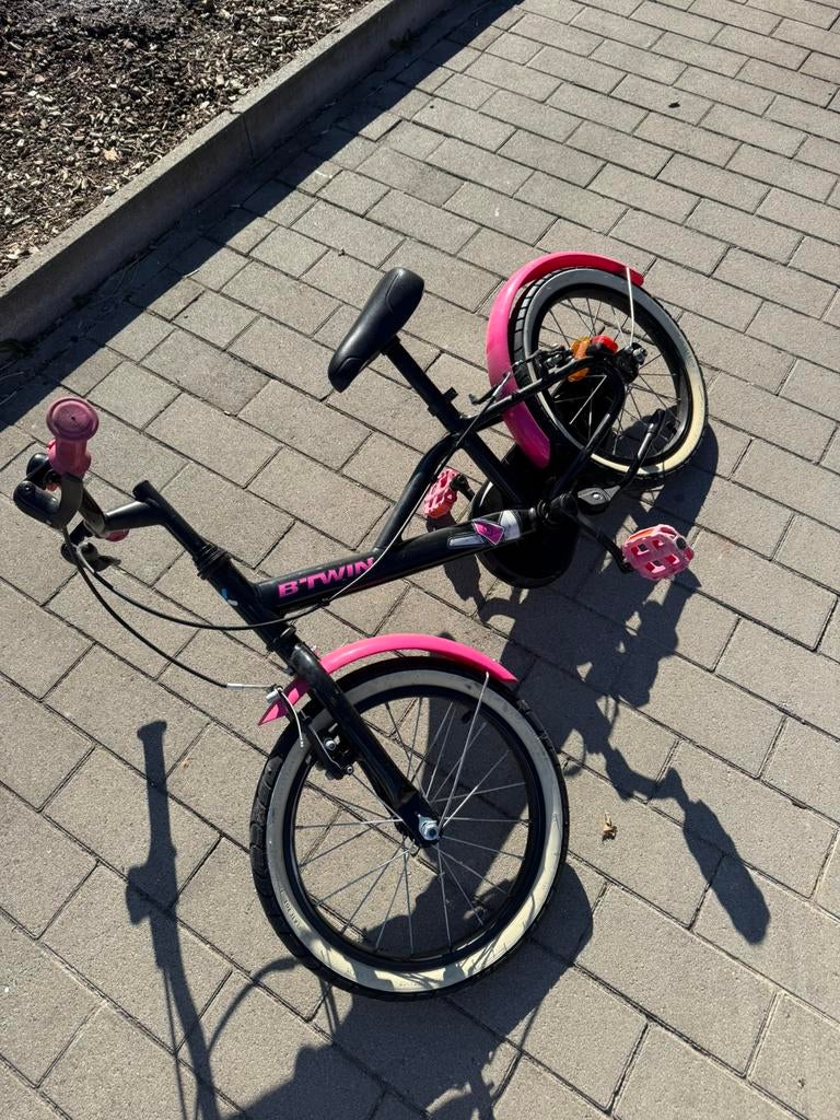 Kinder meisjes fiets. Met wieltjes., Ophalen, Zo goed als nieuw