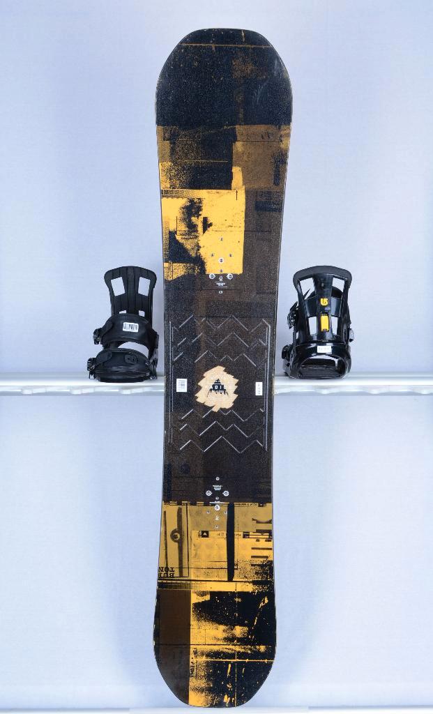 Snowboard 165 BURTON RADIUS WIDE, noir/jaune foncé, Sports & Fitness, Snowboard, Utilisé, Fixations, Enlèvement ou Envoi