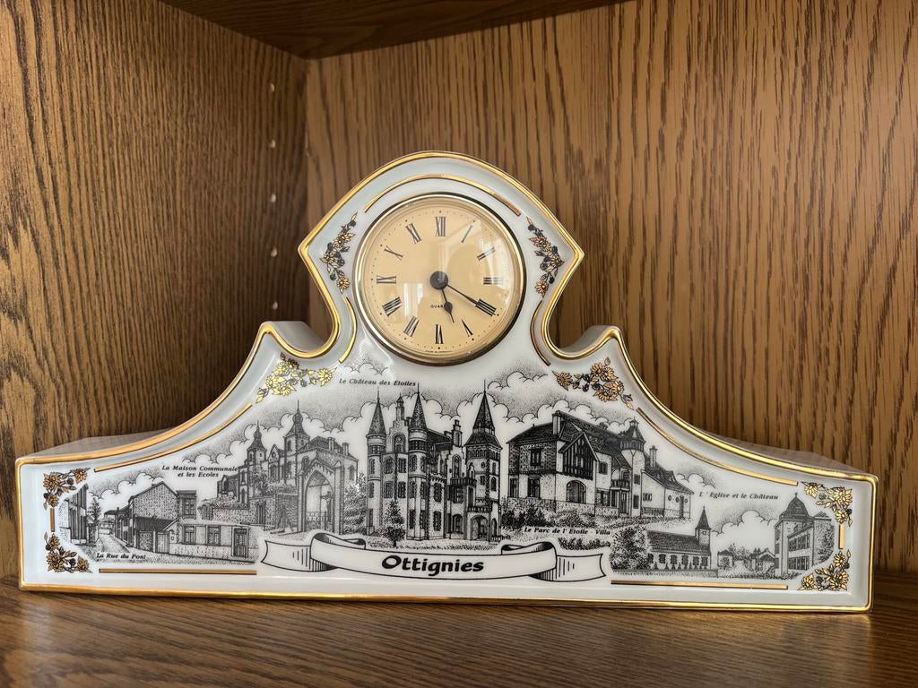 Decoratief wandobject met klok — Ottignies (1995), Antiek en Kunst, Antiek | Woonaccessoires, Ophalen