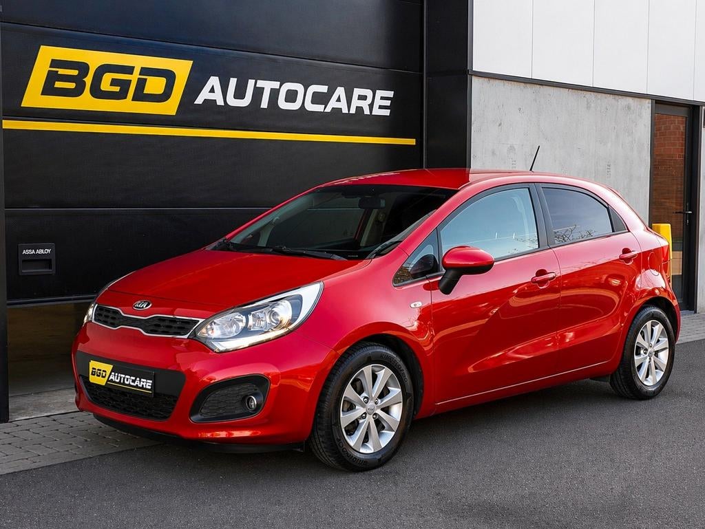 Kia Rio 1.2 Benzine 52.000KM/12M Garantie/BLUETH/AC/CAMERA, Autos, Kia, Rouge, Euro 5, Achat, Entreprise