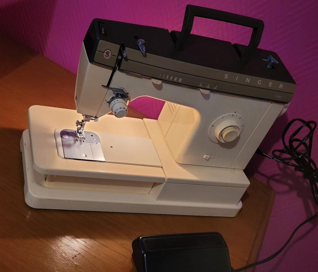 Machine à coudre SINGER, Hobby & Loisirs créatifs, Machines à coudre & Accessoires, Enlèvement, Utilisé, Machine à coudre, Singer