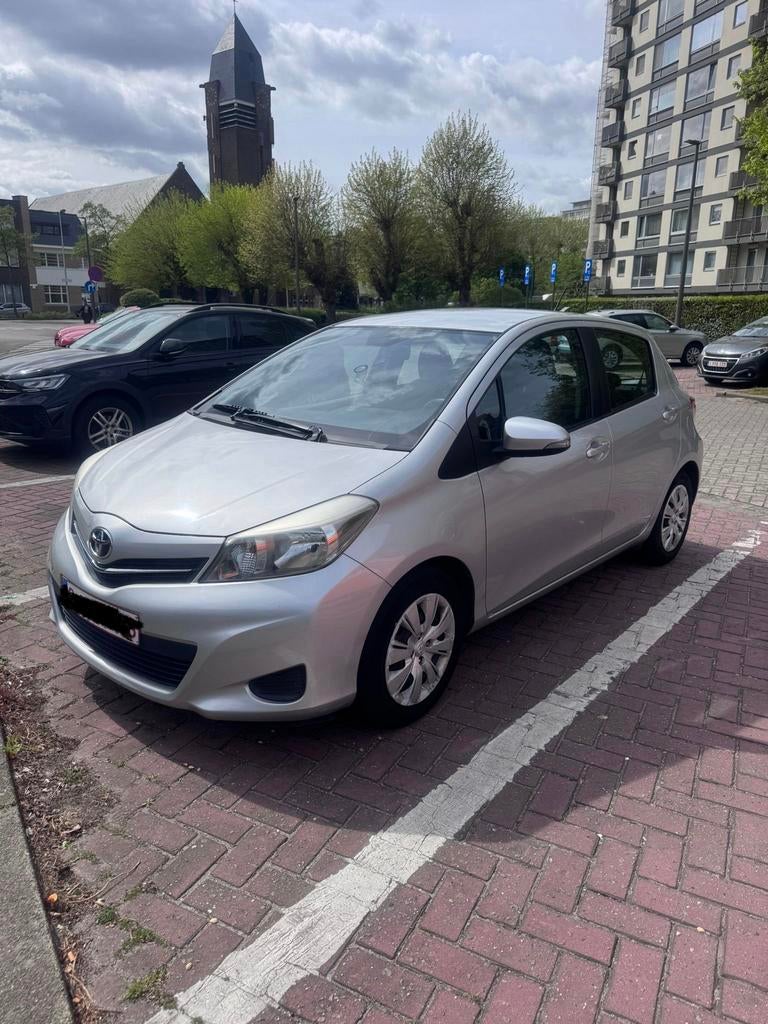 Toyota Yaris - BJ2012 - Essence, Autos, Achat, Boîte manuelle, Noir, 5 portes