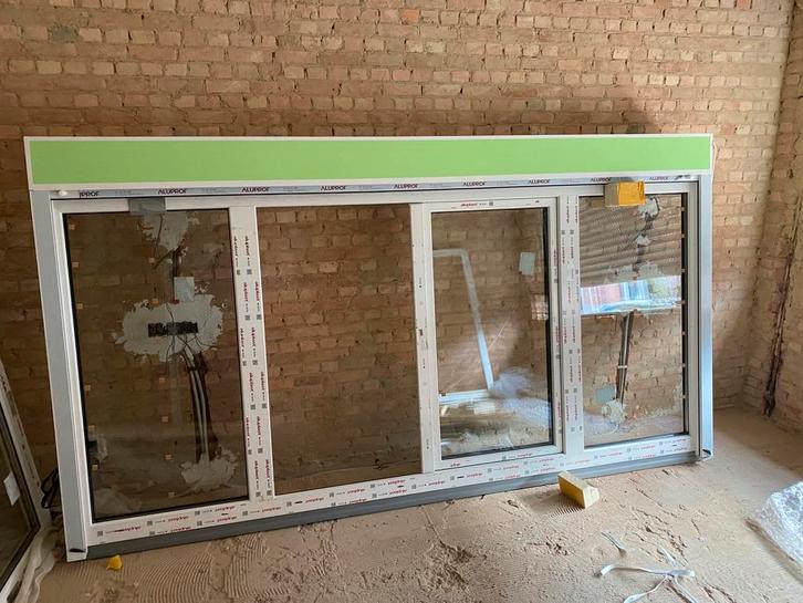 Nieuw 4 delige raam met elektrische rolluik, Doe-het-zelf en Bouw, Raamkozijnen en Schuifdeuren, Nieuw, Ophalen