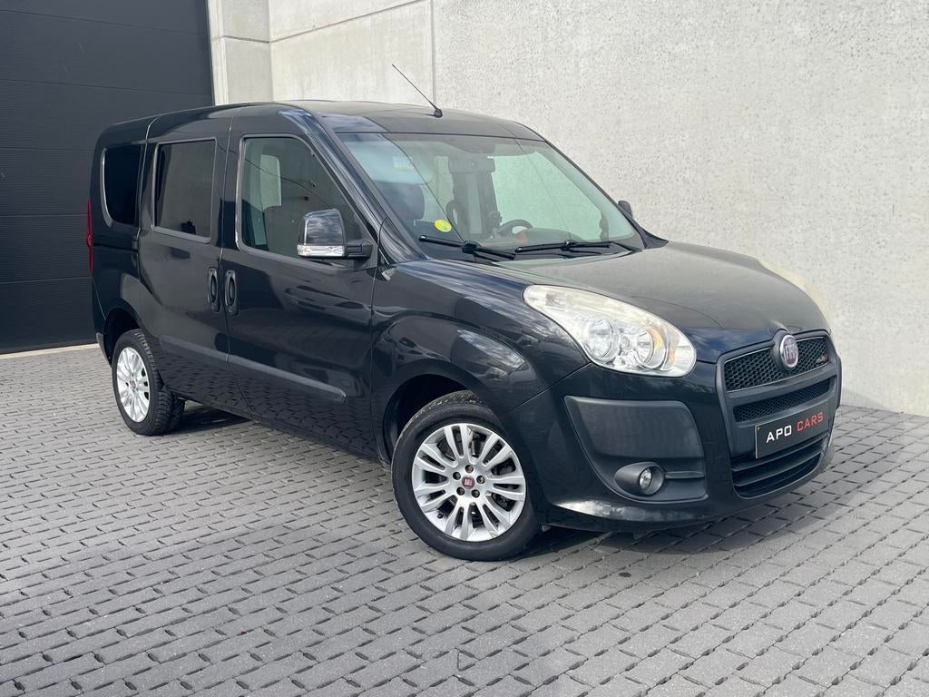 Fiat Doblo 1.6 d Multijet automaat 2012 202.000km, Euro 5, 4 cilinders, Zwart, Bedrijf