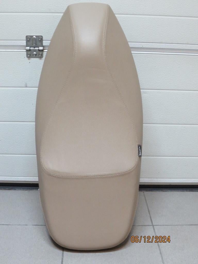 GTS zadel en PX zadel, zadel overtrek GTS en sleutels RIEM, Motoren, Accessoires | Overige, Zo goed als nieuw, Ophalen