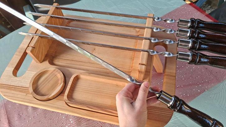 Plateau de service BBQ en bois avec brochettes — Fait main, Tuin en Terras, Barbecue-accessoires, Ophalen of Verzenden