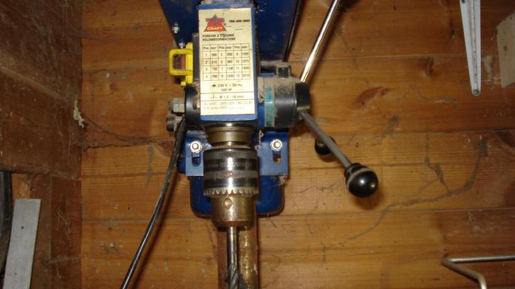 een tafelkolonboormachine, Doe-het-zelf en Bouw, Gereedschap | Boormachines, Zo goed als nieuw, Boormachine, 400 tot 600 watt
