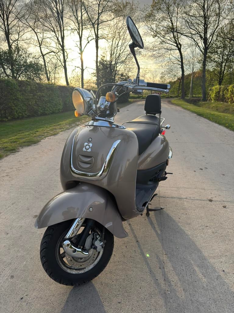 Agm Retro Scooter moet ZSM WEG!!!, Vélos & Vélomoteurs, Scooters | SYM, Utilisé, Autres modèles, Classe A (25 km/h), Essence, Enlèvement ou Envoi