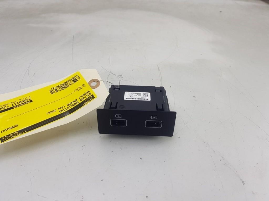 AUX/USB POORT Renault Arkana (RJLL) (|280230033R|), Gebruikt, Renault, Lisa.Scalzo@aptiv.com, Aptiv PLC