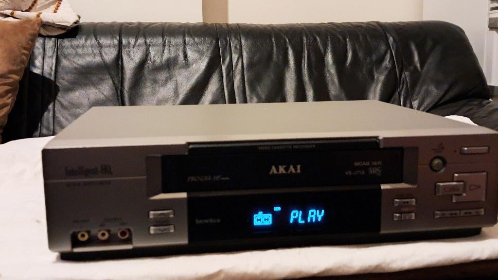 Video recorder AKAI, Enlèvement, Comme neuf, Lecteur ou enregistreur VHS