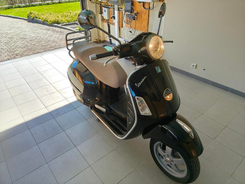 Vespa GTS 125 Piaggio incl helm, Enlèvement, Utilisé, Essence, Vespa