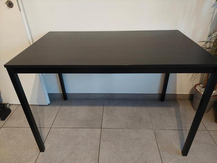 Table noire + chaises 4 pers (IKEA), Huis en Inrichting, Tafels | Sidetables