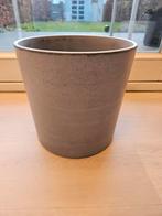 Grijze betonnen bloempot Ikea, Ophalen