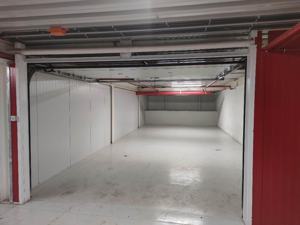 Werk / Opslagplaats, Enlèvement, Comme neuf