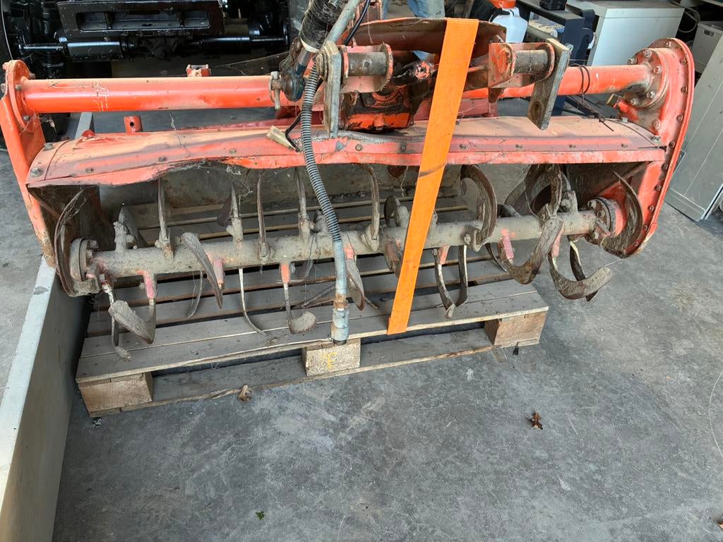 Kubota grondfrees, Ophalen