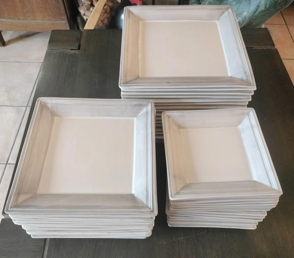 Borden set drie maten, Huis en Inrichting, Ophalen, Keramiek, Zo goed als nieuw, Bord(en)