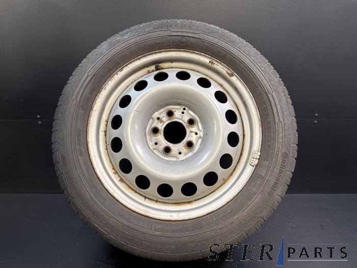 Jante + pneumatique d'un Mercedes Vito, Autos : Pièces & Accessoires, Pneus & Jantes, Véhicule de tourisme, -, 3 mois de garantie