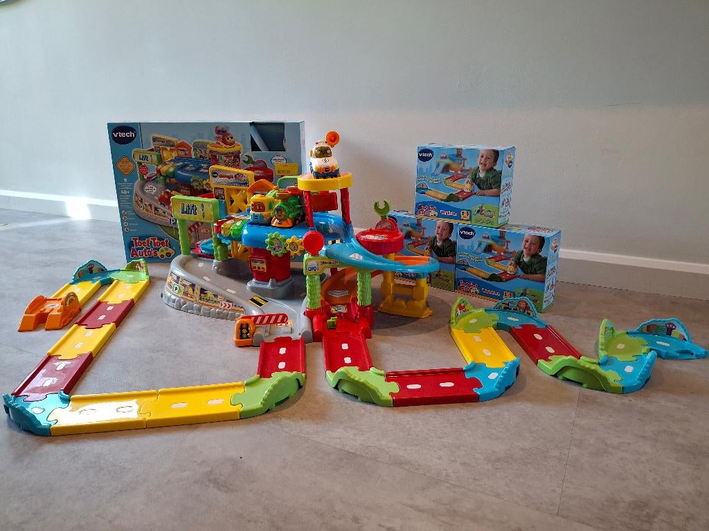 Toet Toet Auto's Garage VTech met 3 auto's + extra wegdelen, Ophalen, Zo goed als nieuw