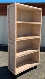 Volhouten kast in witte klaarlak., Antiek en Kunst, Antiek | Meubels | Kasten, Ophalen